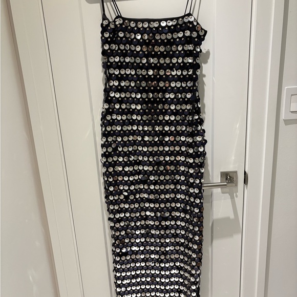 runaway the label Dresses & Skirts - Elegant Black Sequin Midi Dress